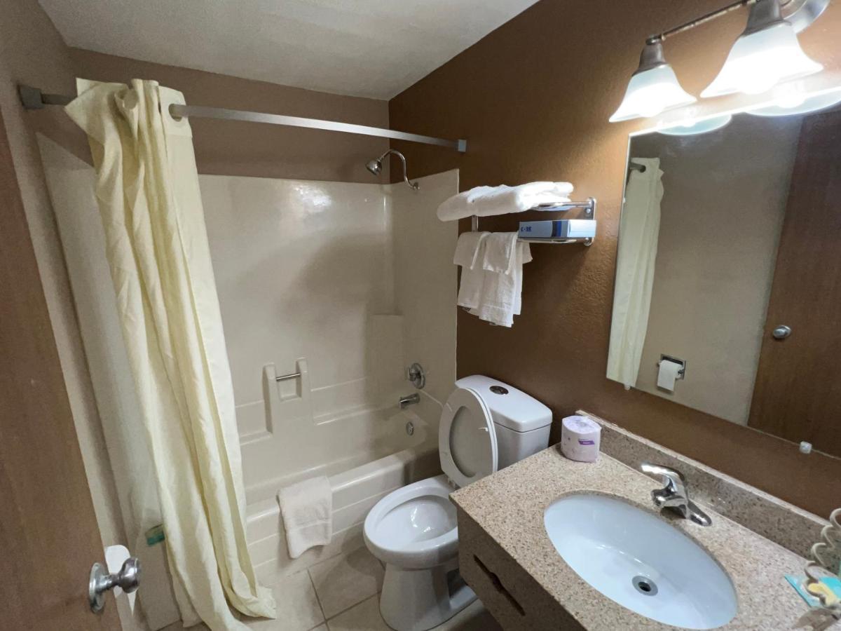 Dickinson Inn Ngoại thất bức ảnh